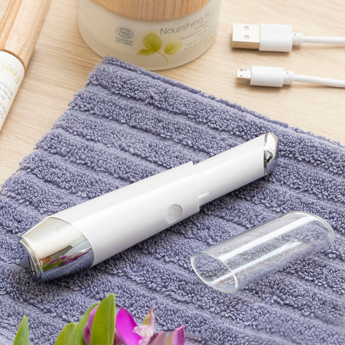 Illuminating E ye Beauty Device with LED