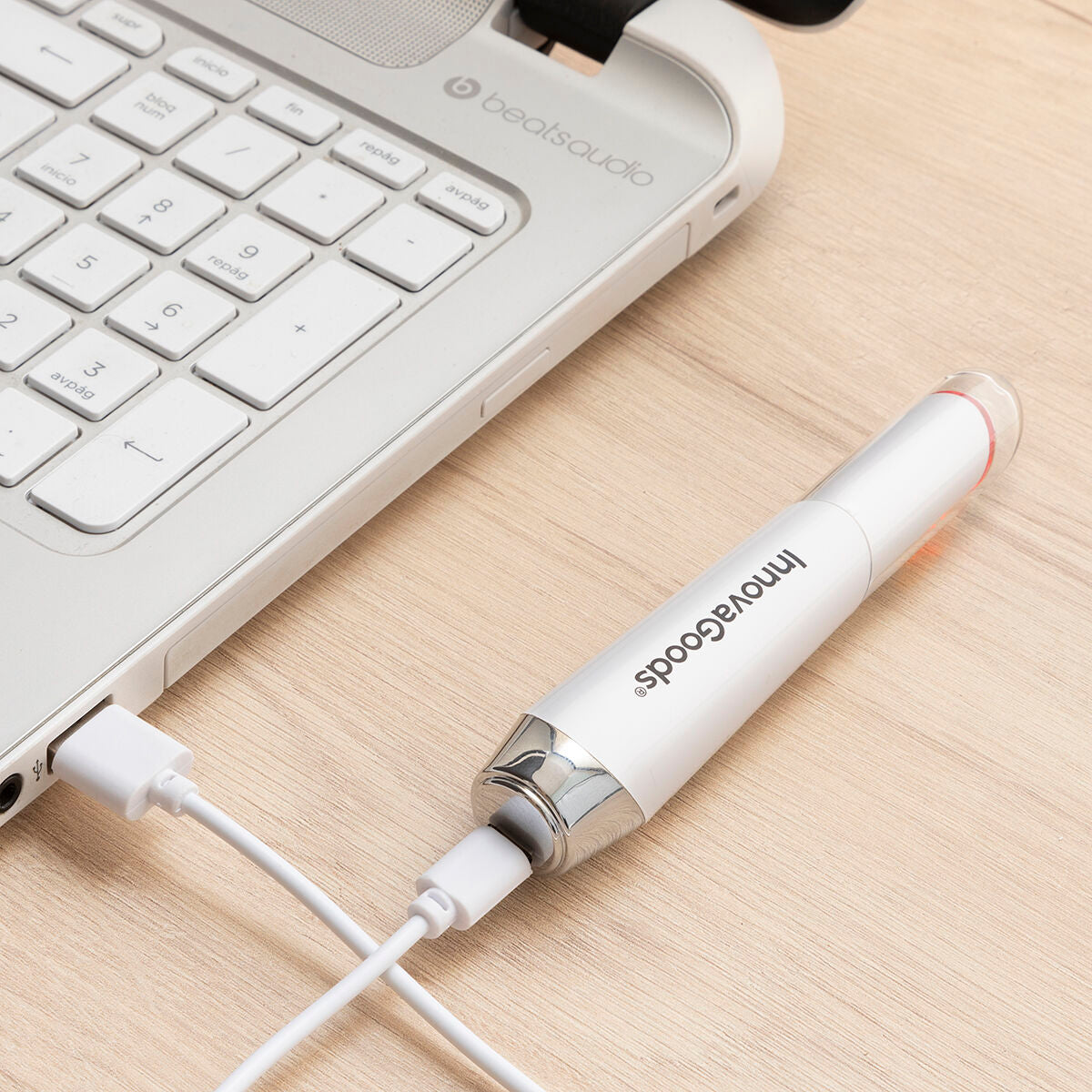 Illuminating E ye Beauty Device with LED